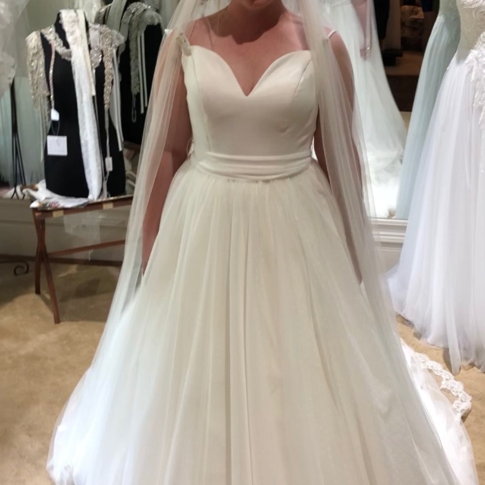 Elle Bridal Wedding Dress-NWT-Never Altered